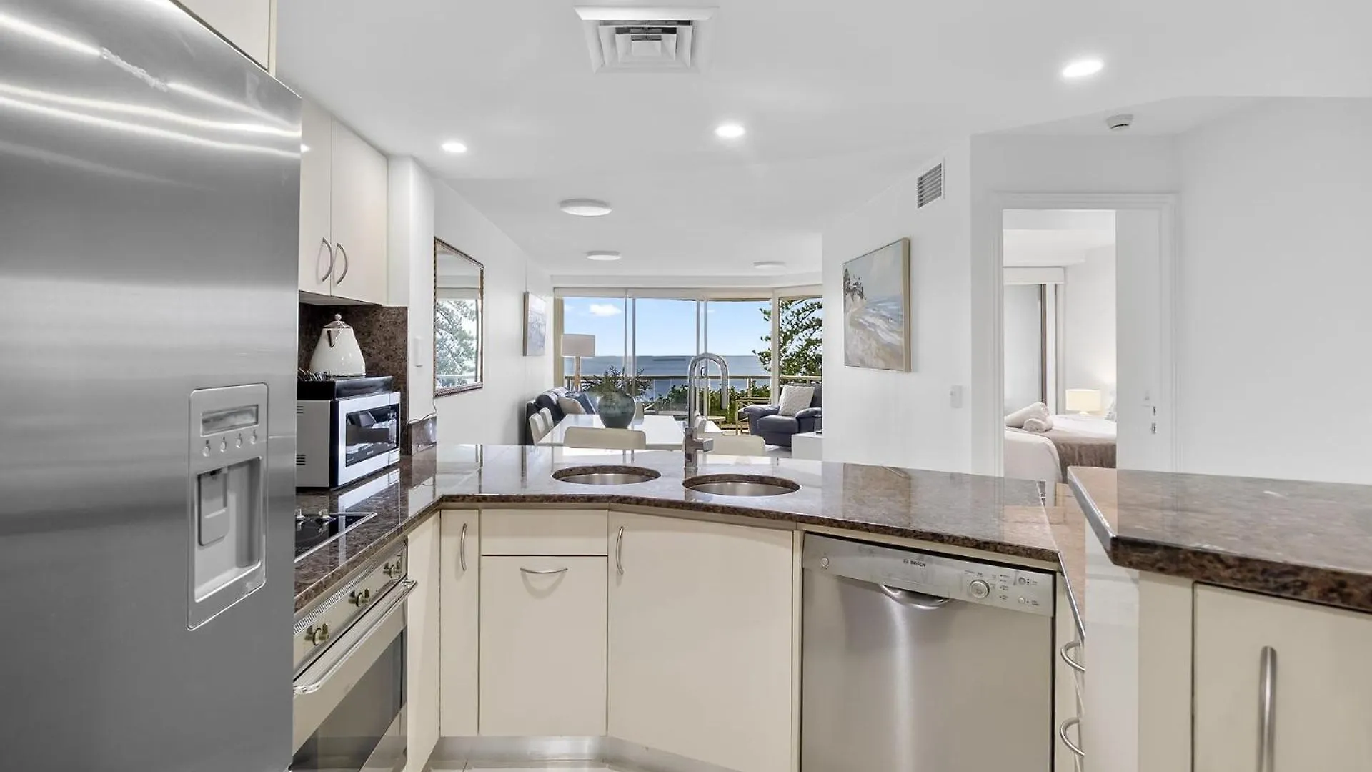 Zanzibar 404, Sensational 2 Bedroom Oceanview Apartment Mooloolaba