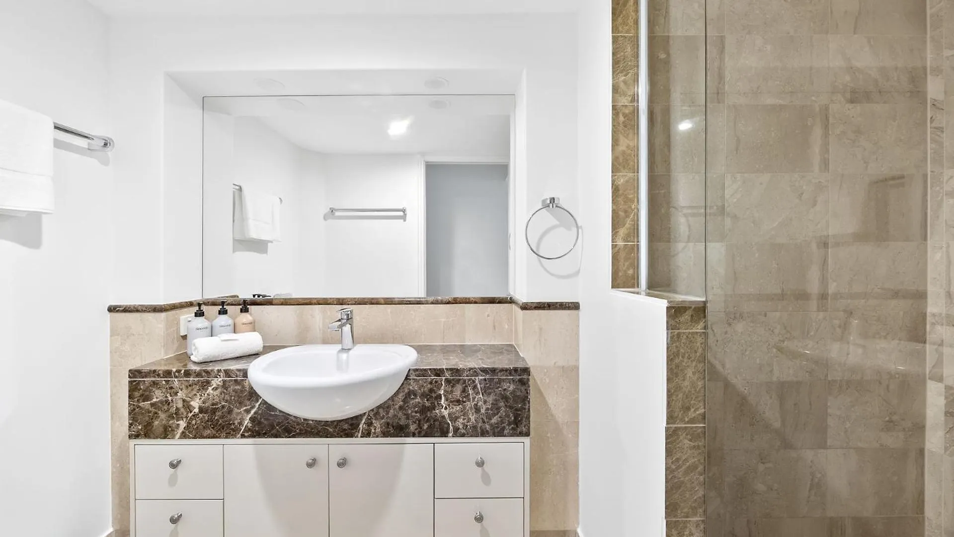 Zanzibar 404, Sensational 2 Bedroom Oceanview Apartment Mooloolaba 0*,